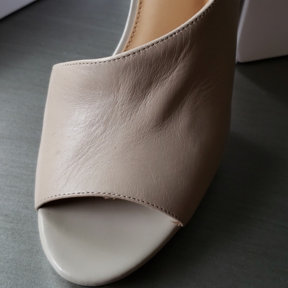 Nude Calvin Klein doorway pumps - Picture 2 of 9